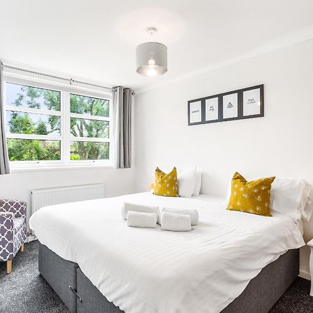 וולווין גארדן סיטי Niksa Serviced Accommodation - 3 Bedroom House מראה חיצוני תמונה