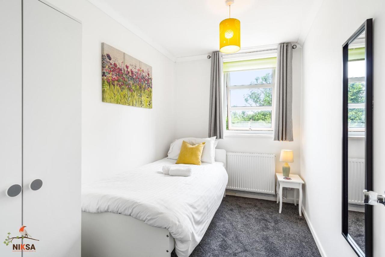 וולווין גארדן סיטי Niksa Serviced Accommodation - 3 Bedroom House מראה חיצוני תמונה