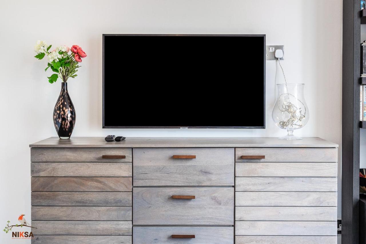 וולווין גארדן סיטי Niksa Serviced Accommodation - 3 Bedroom House מראה חיצוני תמונה