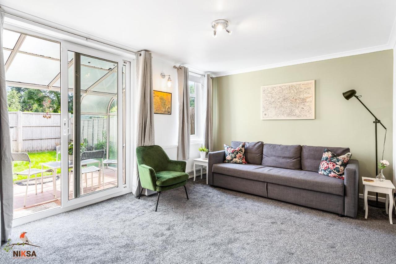 וולווין גארדן סיטי Niksa Serviced Accommodation - 3 Bedroom House מראה חיצוני תמונה