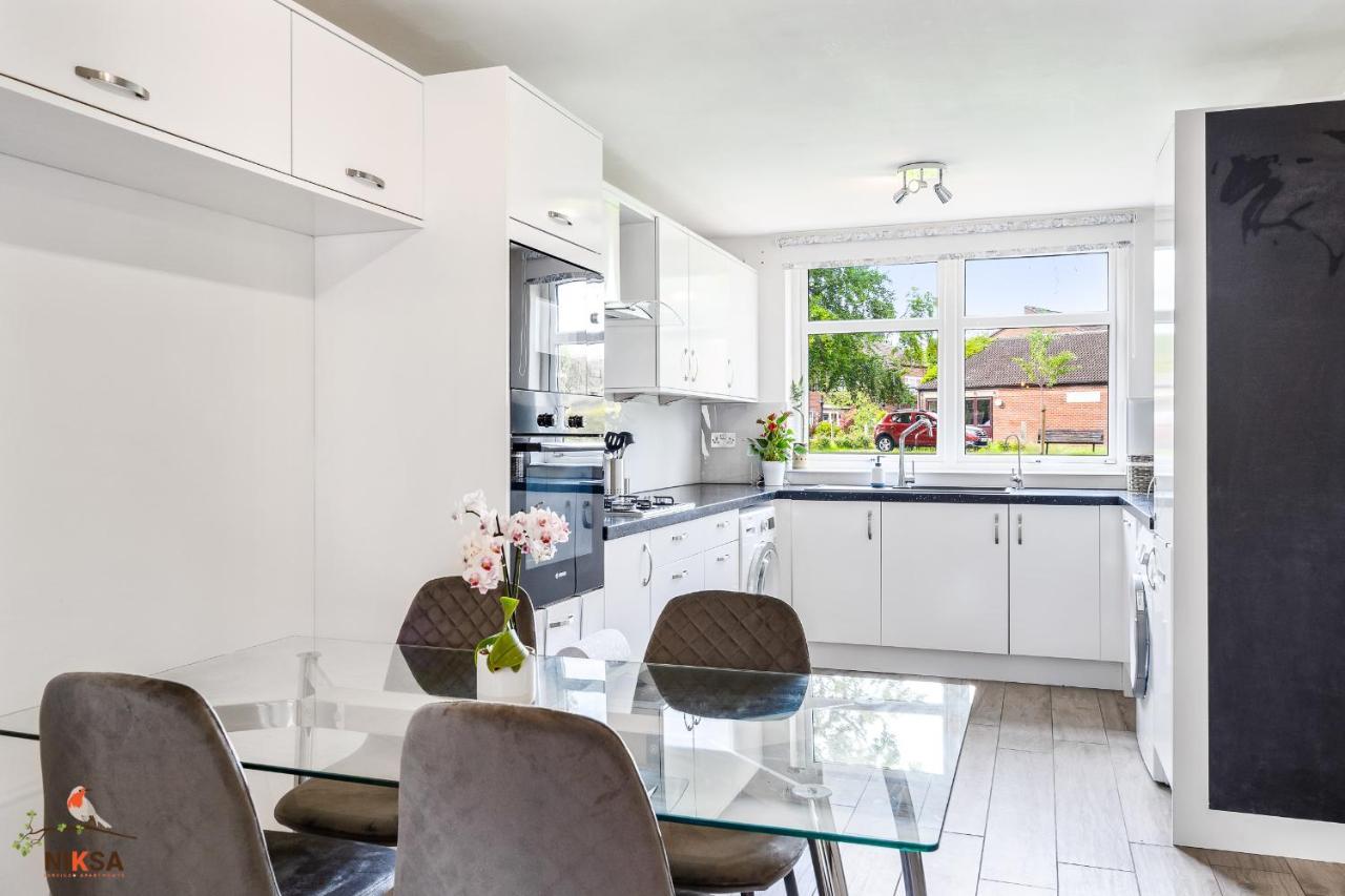 וולווין גארדן סיטי Niksa Serviced Accommodation - 3 Bedroom House מראה חיצוני תמונה