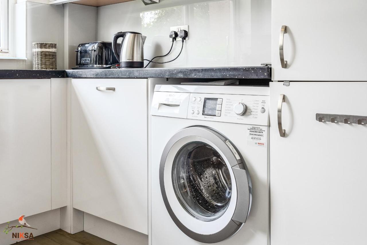 וולווין גארדן סיטי Niksa Serviced Accommodation - 3 Bedroom House מראה חיצוני תמונה